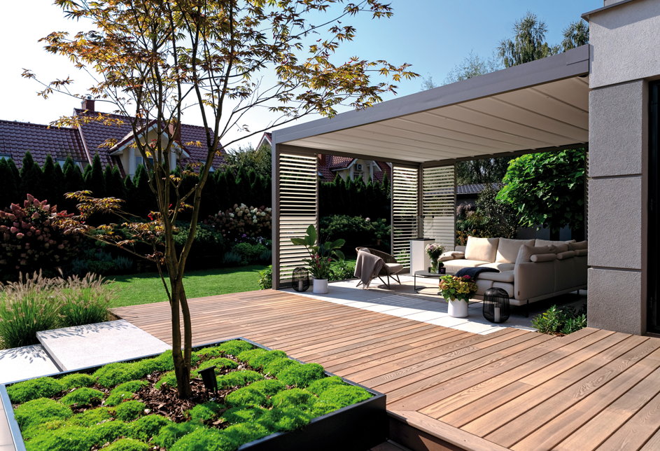 Pergola ogrodowa przy domu