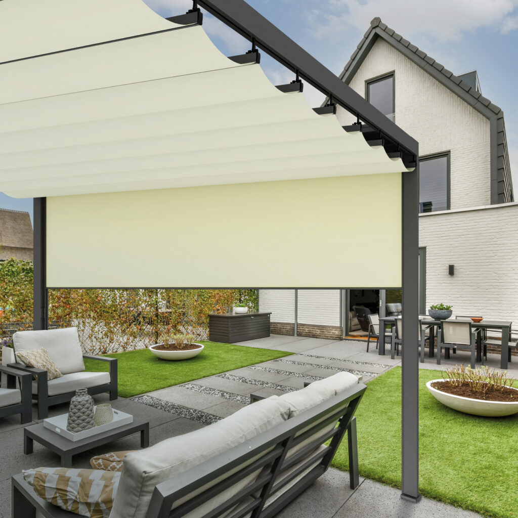 Pergola ogrodowa przy domu