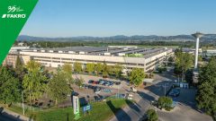 Zdj.1. 35 LAT FAKRO Firma (www)