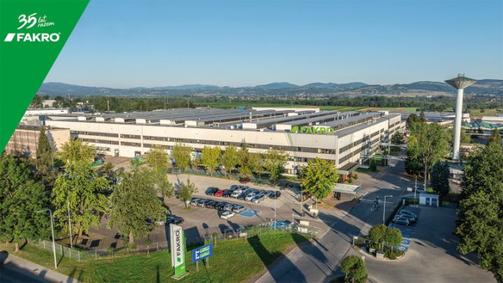 Zdj.1. 35 LAT FAKRO Firma (www)