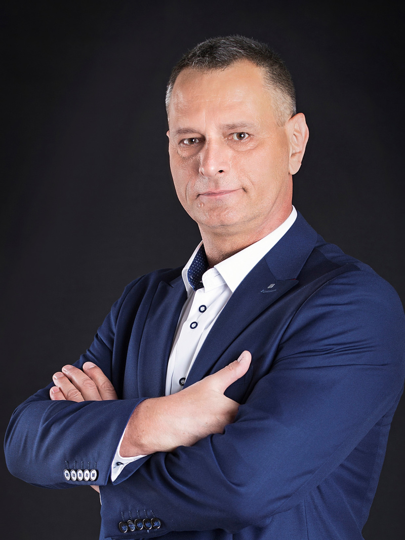 Dekarz i monter – stabilne zatrudnienie i wysokie zarobki PawełKołbon