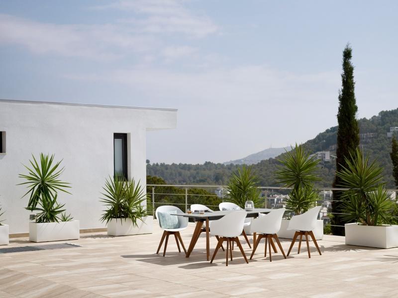 Ikona BoConcept w wydaniu ogrodowym – minimalistyczna kolekcja Adelaide Ikona BoConcept w wydaniu ogrodowym – minimalistyczna kolekcja Adelaide