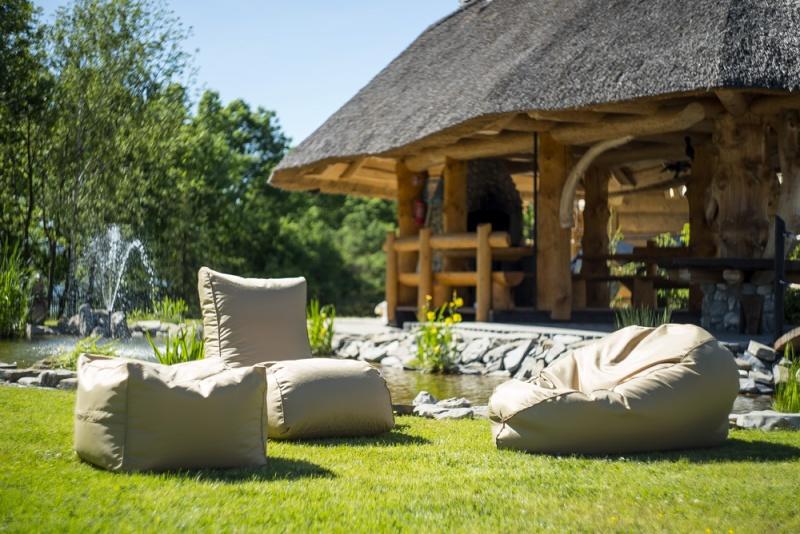 Jak urządzić strefę relaksu na tarasie? Inspirujące fotele Jak urządzić strefę relaksu na tarasie? Inspirujące fotele