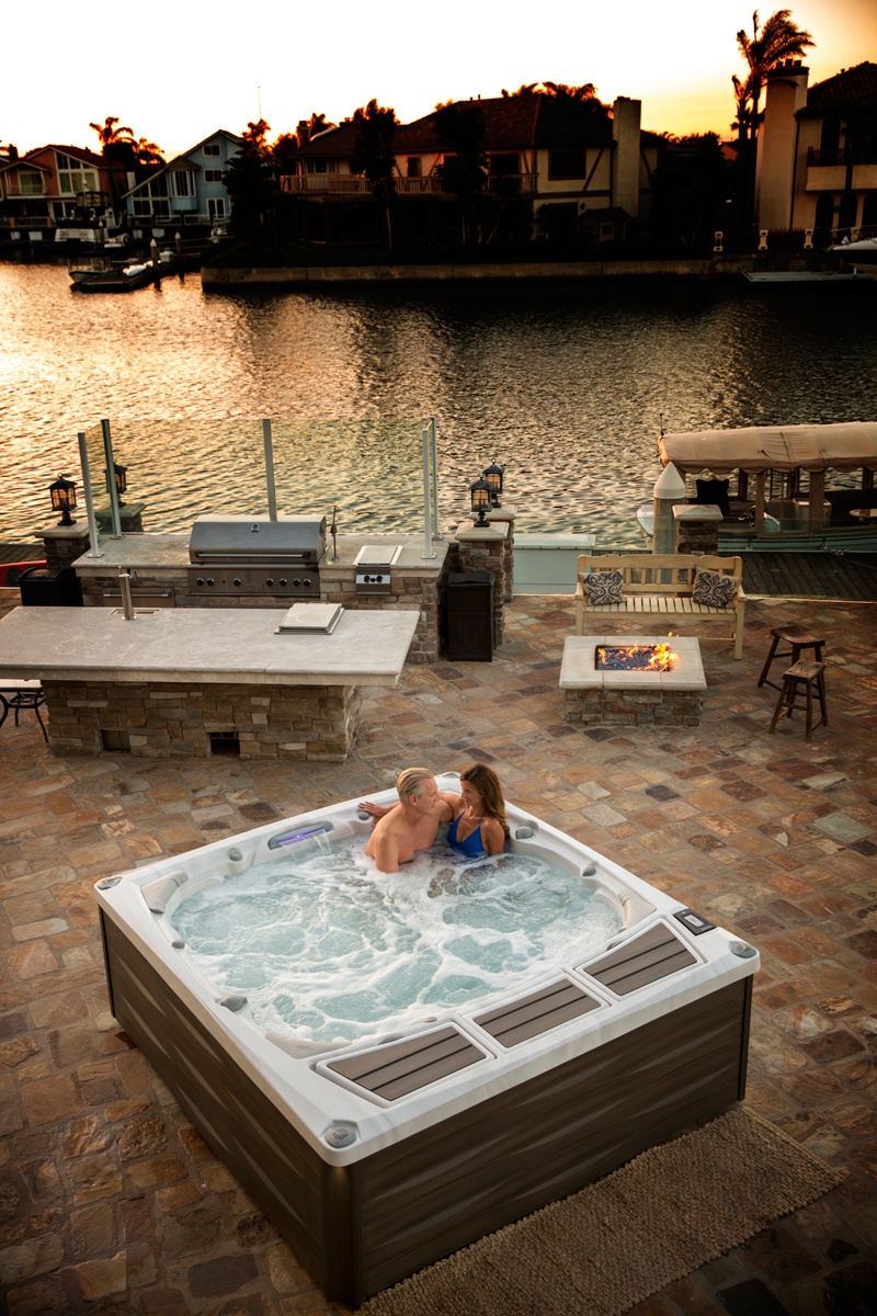 Minibaseny Sundance Spas – domowa strefa relaksu fot. Sundance Spas