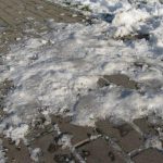 ODŚNIEŻAMY NAWIERZCHNIĘ Z KOSTKI