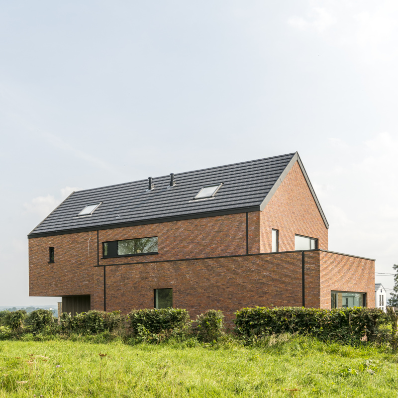 Okiem eksperta: 10 powodów, dla których w 2022 r. inwestorzy wybierali dachówkę ceramiczną PL_PPR_Actua10LT_antracytowa_Arch._AC_Laschet_architecture_Lontzen