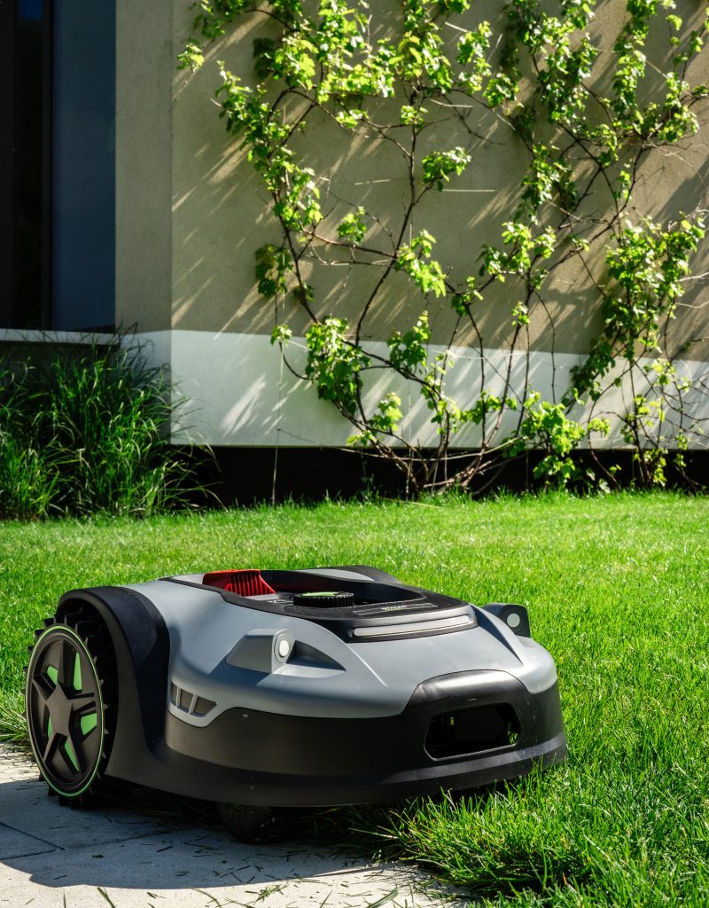 roboty_koszace_ogrod_nowoczesny_maj_2024_fullsize_02