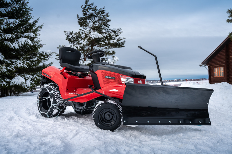 Wykorzystaj traktor ogrodowy do walki ze śniegiem! Wykorzystaj traktor ogrodowy do walki ze śniegiem!